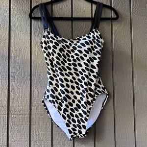La Blanca Animal Print Black and Tan One Pieces Swimsuit Size 8